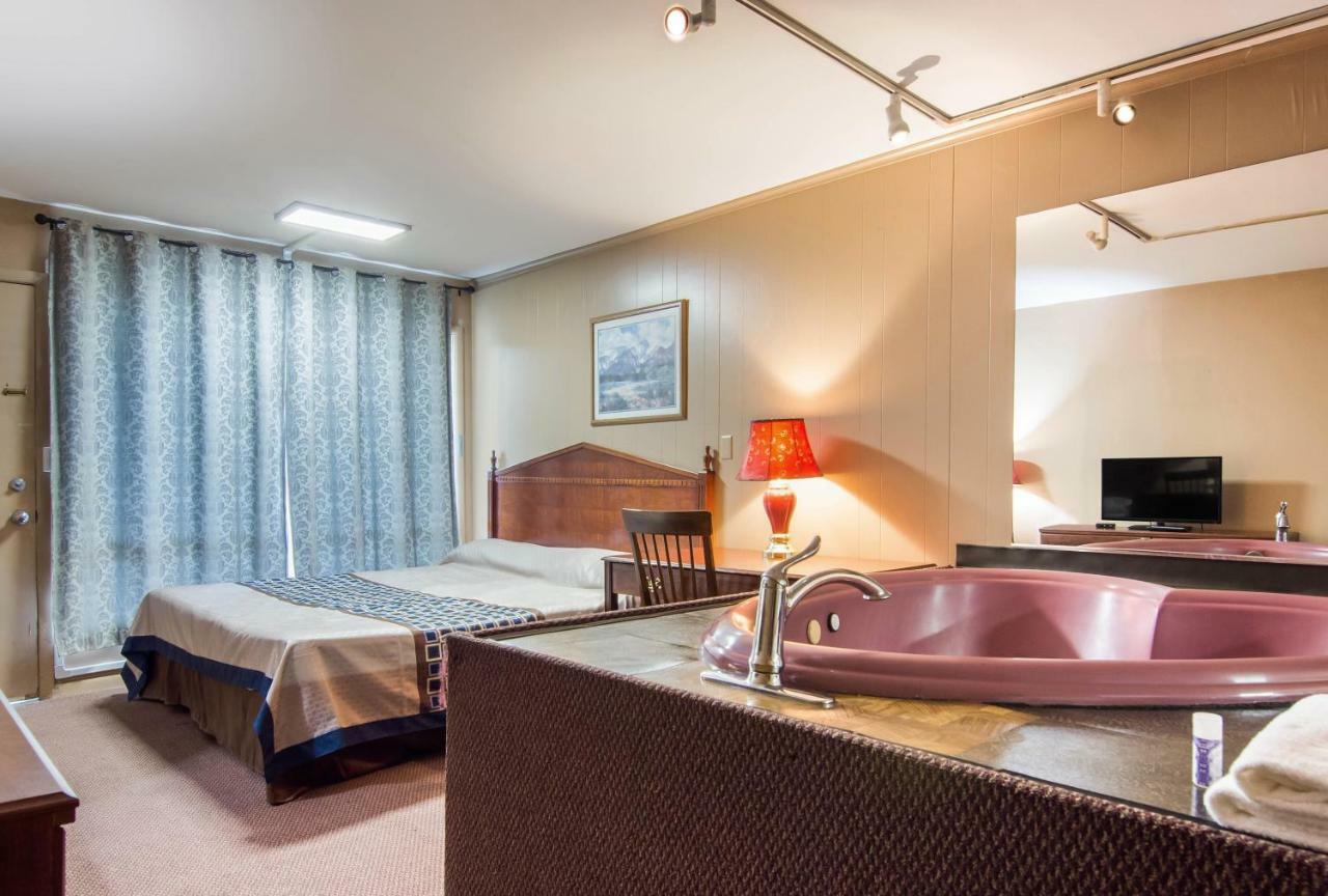 Knights Inn Амстердам Екстериор снимка
